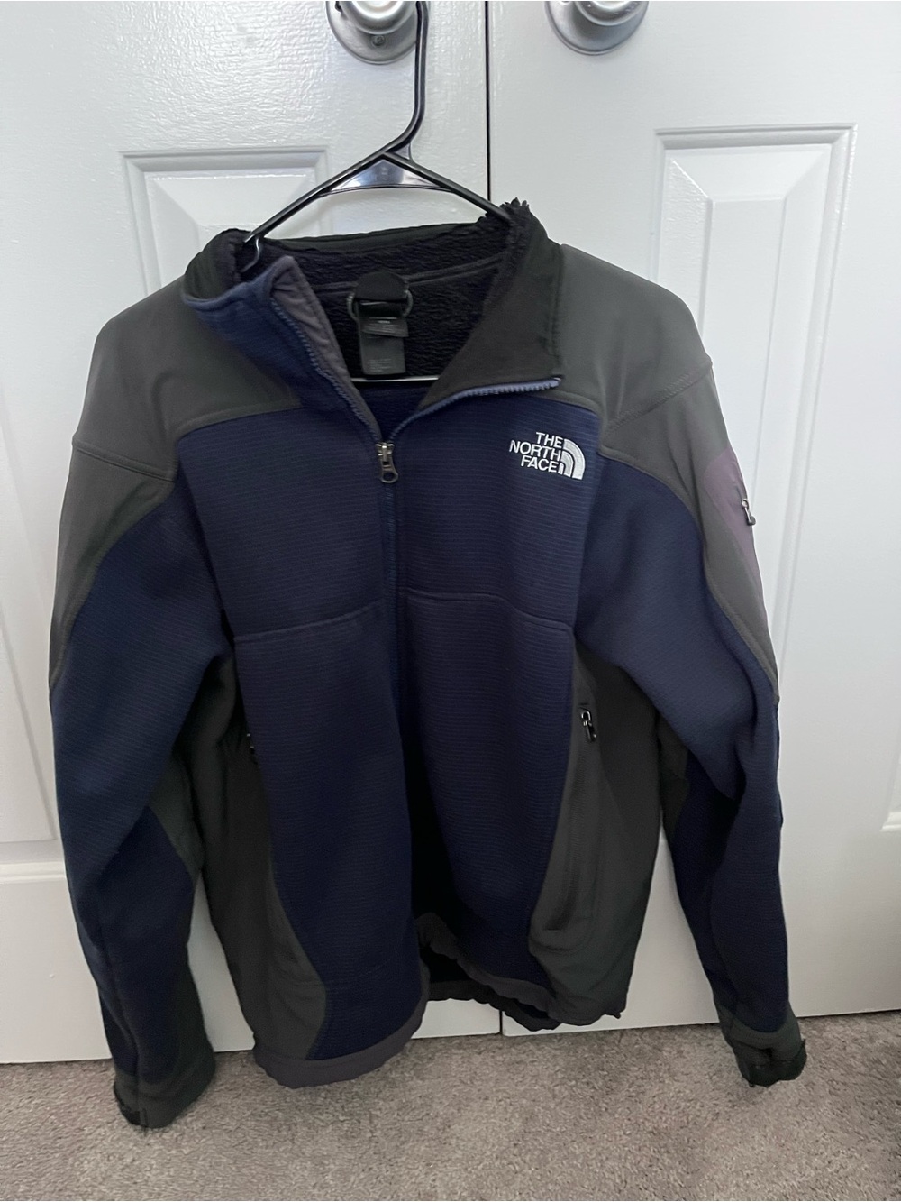 Blue North Face Men’s Medium Full zip windwall jacket